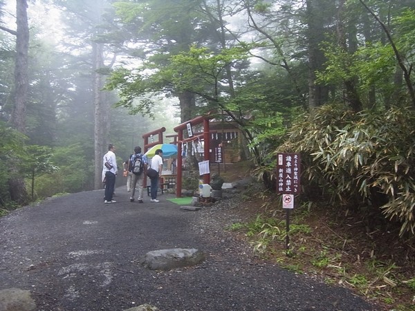 新屋山神社・奥宮